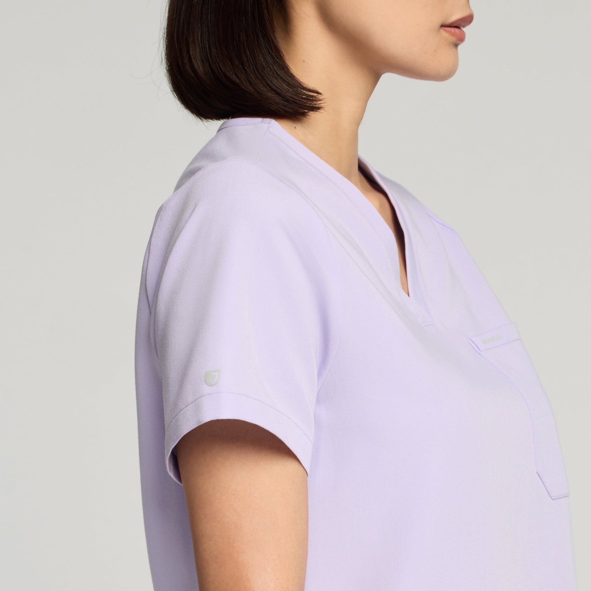 JAANUU Rhena Essential 1 pocket Scrub Top lavender - Get Scrubbed
